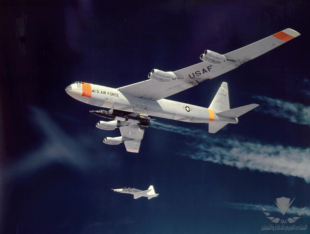 X-15_and_B-52_Mother_ship.jpg