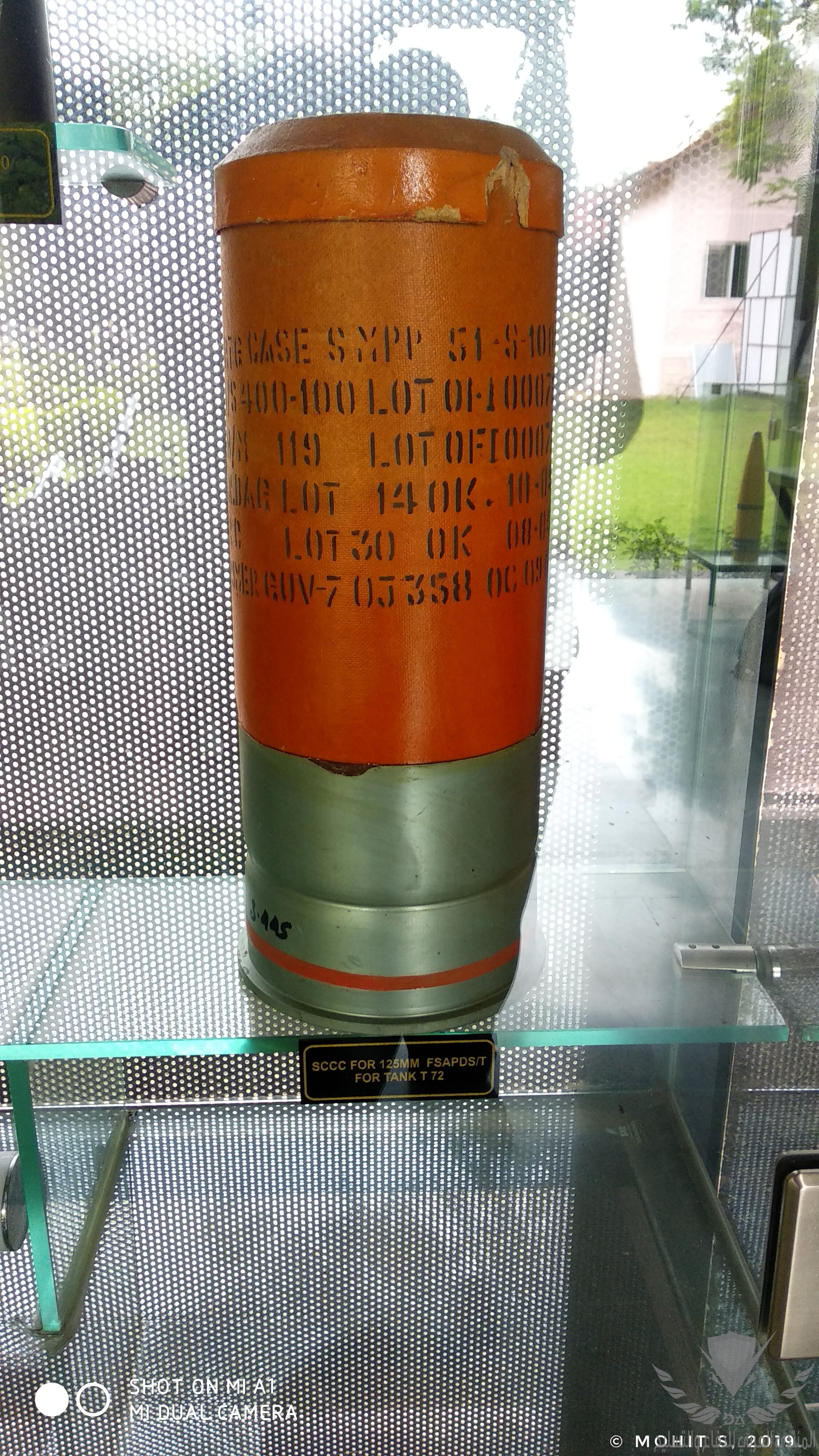 Charge_of_125mm_T-72_Tank_shell._(49203953097).jpg