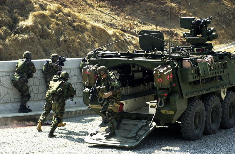 LAND_M1126_Stryker_ICV_Troops_Exit_lg.jpg