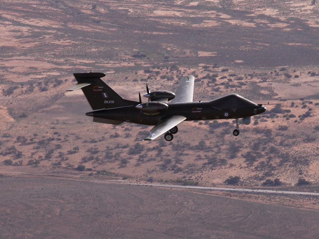 AIR_UAV_Mantis_1st_flight_Woomera_lg.jpg