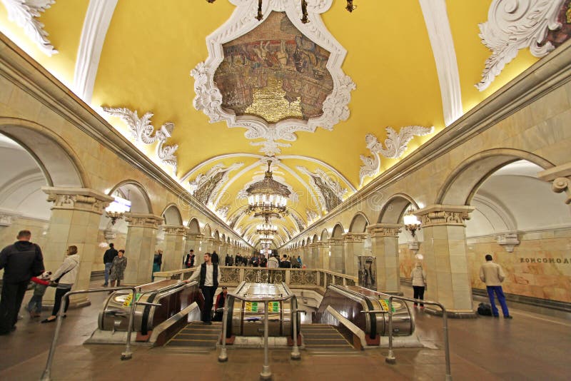 stazione-di-metropolitana-di-mosca-komsomolskaya-71086029.jpg