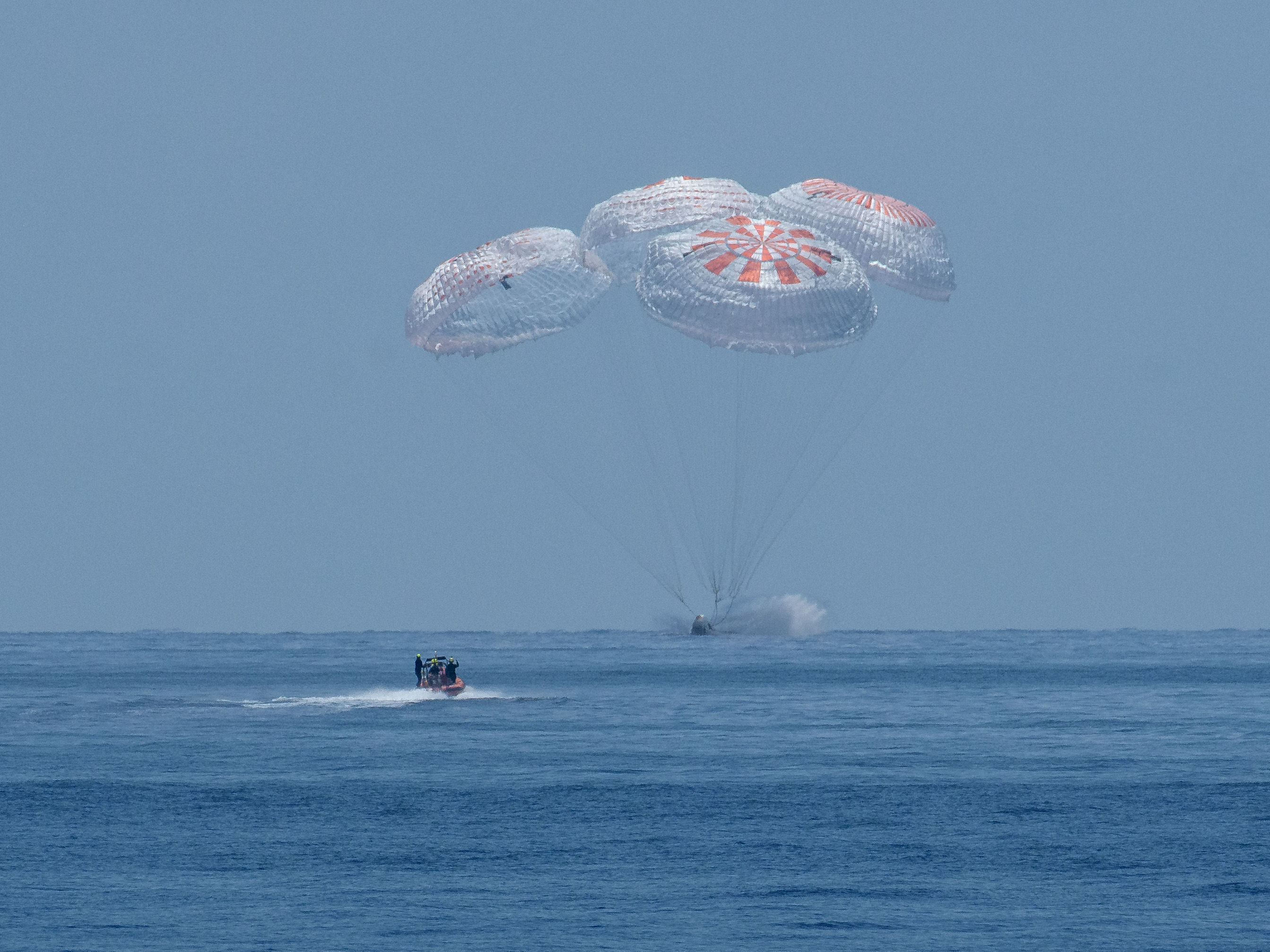 SpaceX_Demo-2_Landing_%28NHQ202008020018%29.jpg
