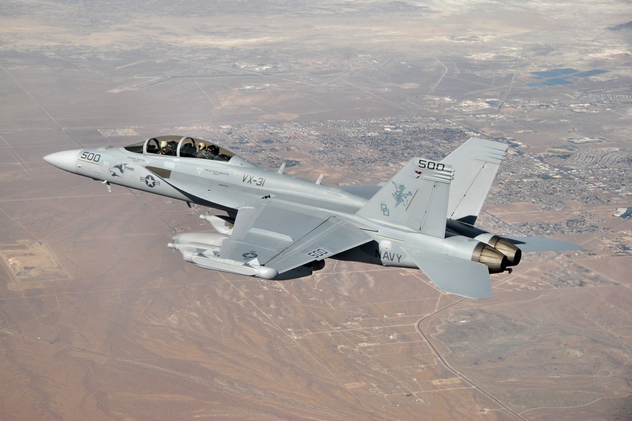 EA-18G_VX-31_over_Ridgecrest_CA_2009.jpg