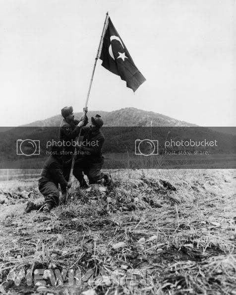 raising_the_flag_in_korea.jpg