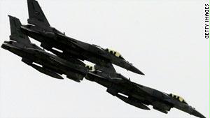 مقاتلات إماراتية من طراز ''إف - 16'' خلال استعراض جوي''إف - 16'' خلال استعراض جوي