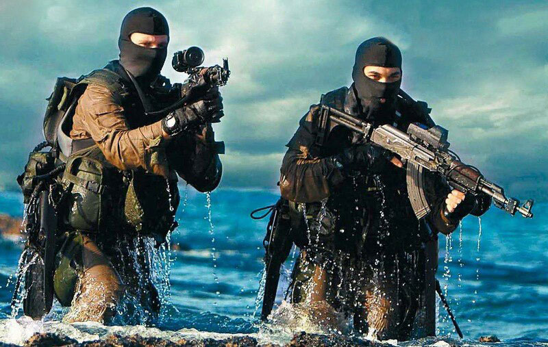 shayetet-13-idf-seals-on-beach-with-ak-47-mor.jpg