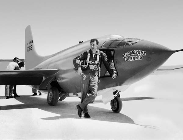 f25592482d223fc9a9e4a6de1649a4a1--man-illustration-pilots.jpg