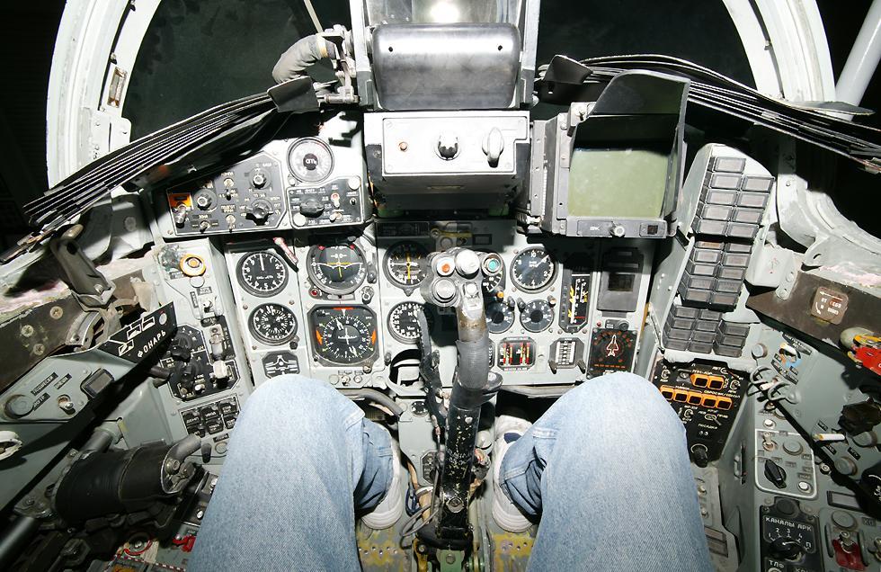 MIG29%2BCOCKPIT.JPG