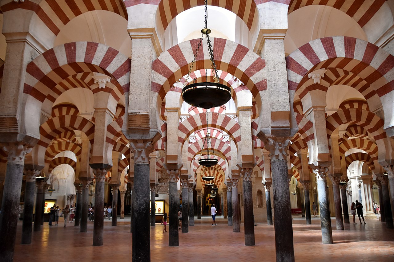 1280px-Great_Mosque_of_Cordoba%2C_interior%2C_8th_-_10th_centuries_%2838%29_%2829721130342%29.jpg