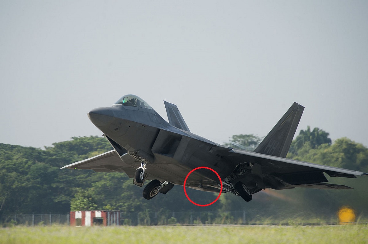 F-22A-Raptor-Radar-Reflectors.jpg