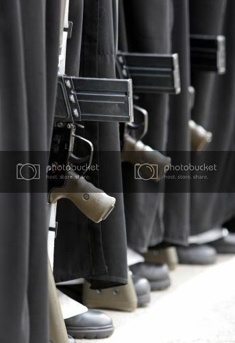 military_woman_iran_police_000157jpg.jpg