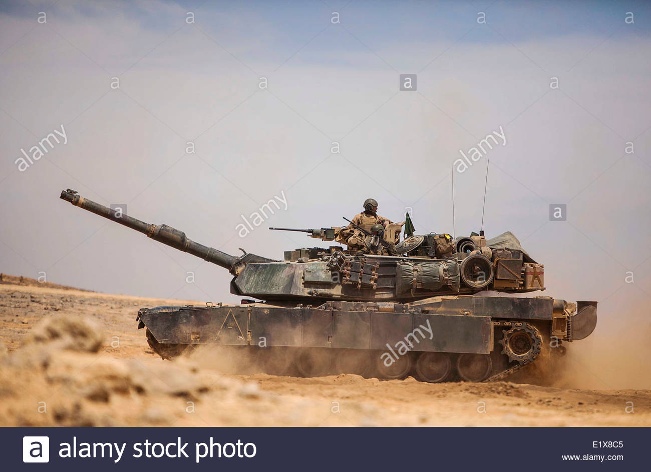 a-us-marine-corps-m1a1-abrams-battle-tank-assigned-to-the-22nd-marine-E1X8C5.jpg