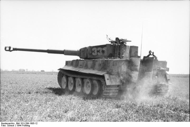 Bundesarchiv_Bild_101I-299-1805-12%2C_Nordfrankreich%2C_Panzer_VI_%28Tiger_I%29.jpg