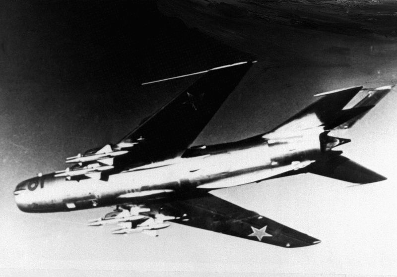 800px-MiG-19_armament.jpg