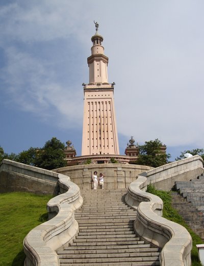 Lighthouse_of_Alexandria_in_Changsha_China.jpg