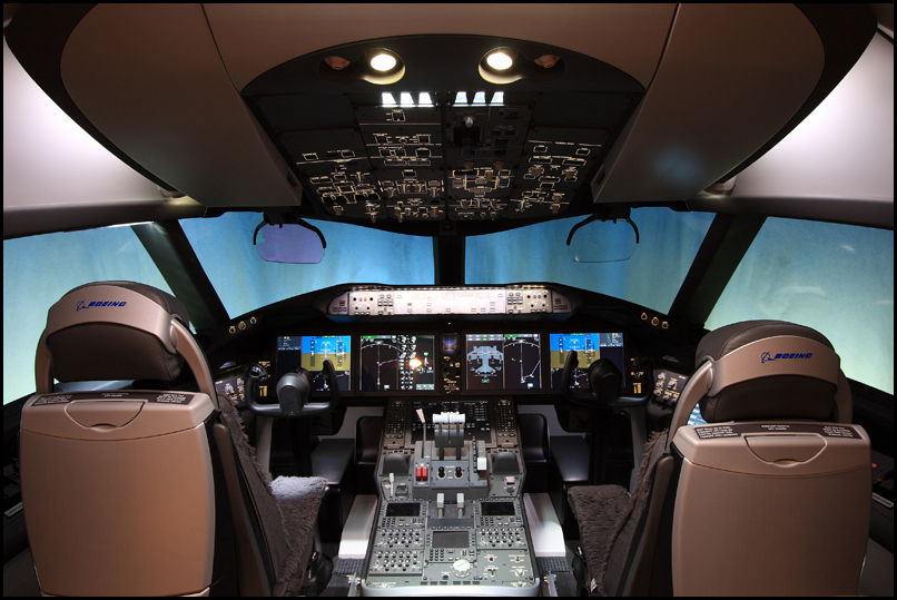 cockpitb787-jlindgren.jpg