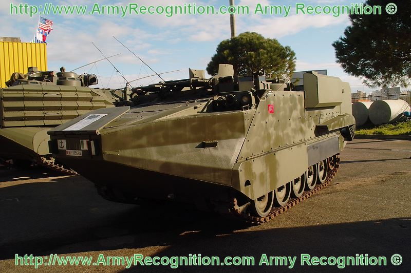 Security_Expo_2009_Italian_Army_Italy_Arisgator_light_amphibious_tracked_armoured_vehicle_personneL_carrier_Army_Recognition_003.jpg