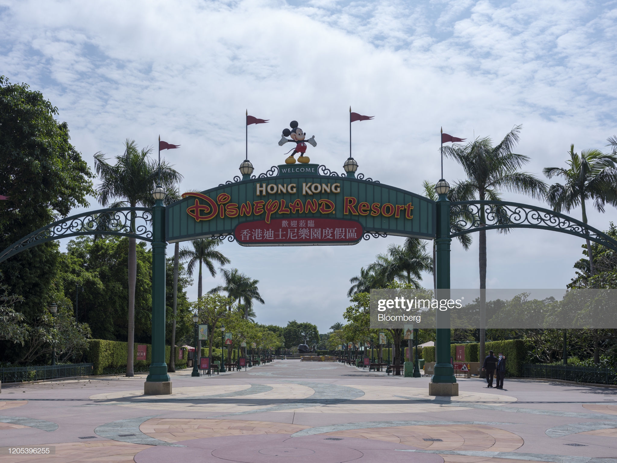 signage-stands-at-the-nearempty-park-promenade-at-walt-disney-cos-picture-id1205396255