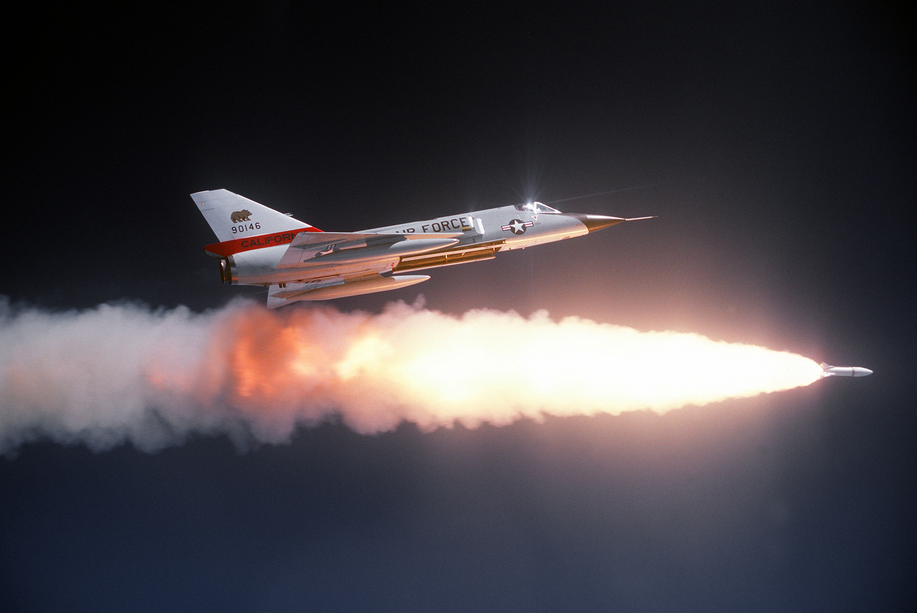 Convair_F-106A_Delta_Dart_1.jpg