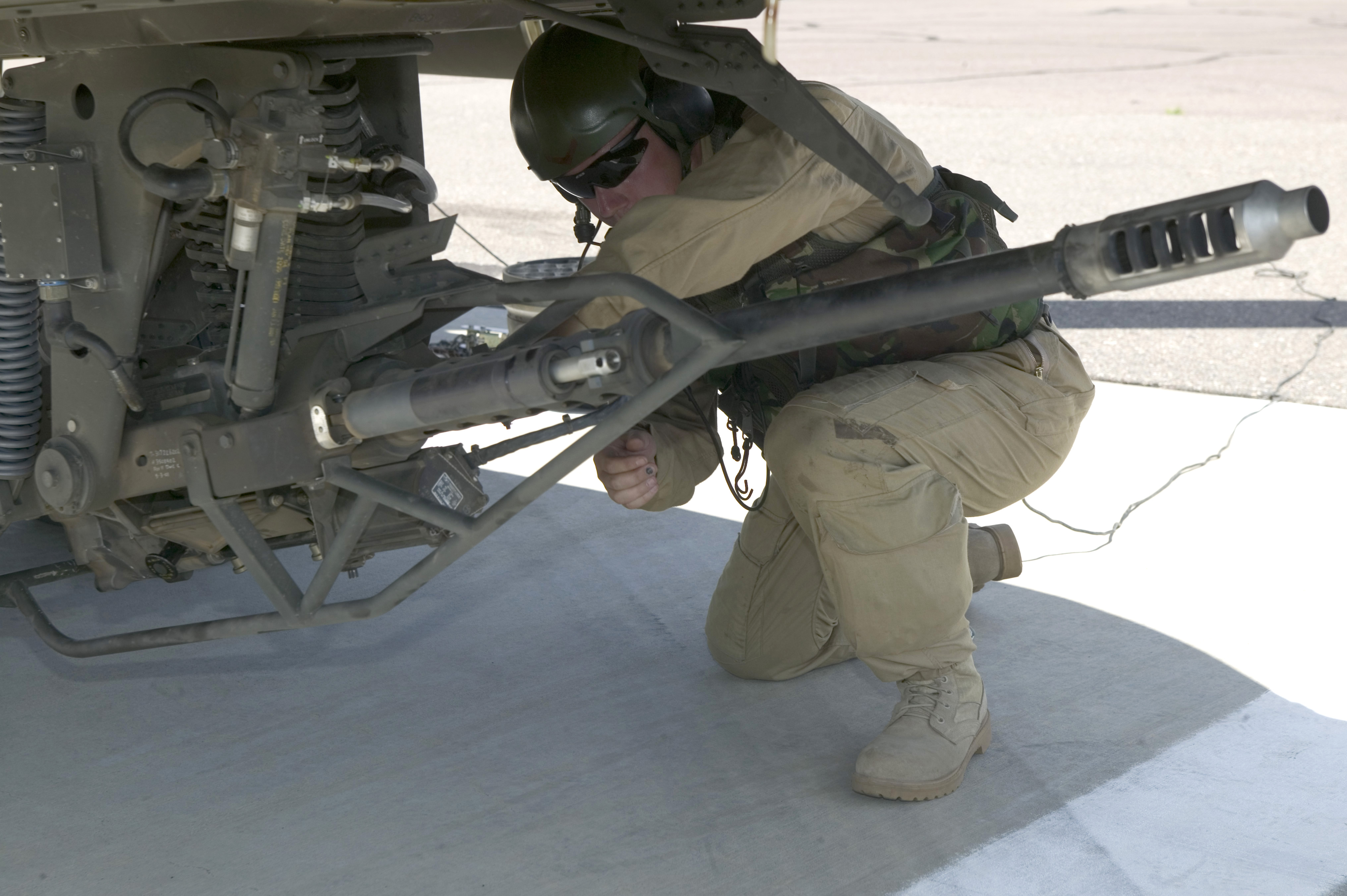 Technician_Adjusts_30mm_Cannon_MOD_45149214.jpg