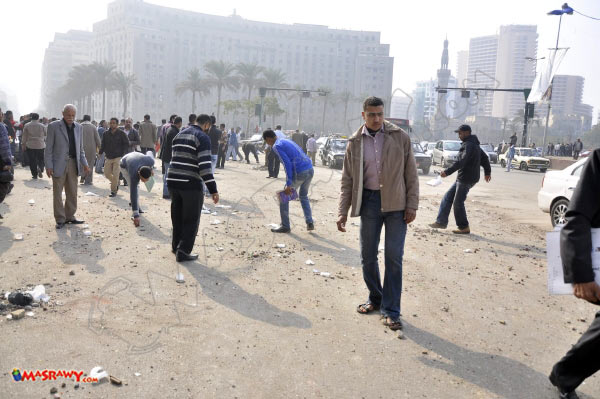tahrir1_L_2011122013520.jpg