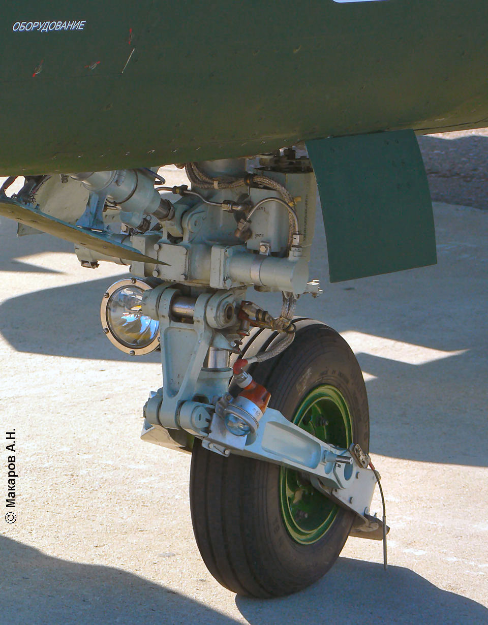 yak-130_05_of_34.jpg