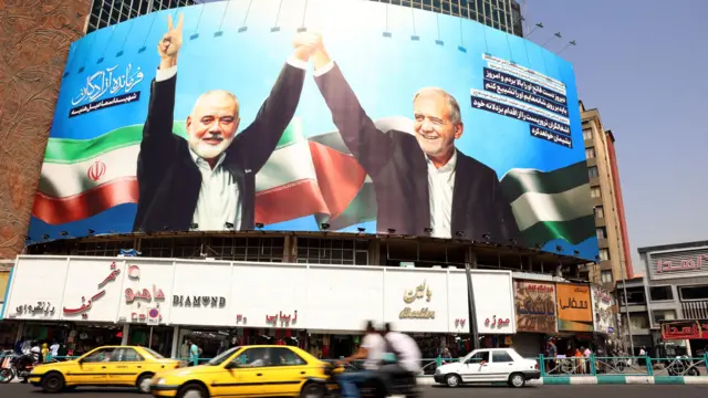 جدارية للرئيس الإيراني مسعود بزشكيان وإسماعيل هنية الرئيس الراحل للمكتب السياسي لحركة حماس