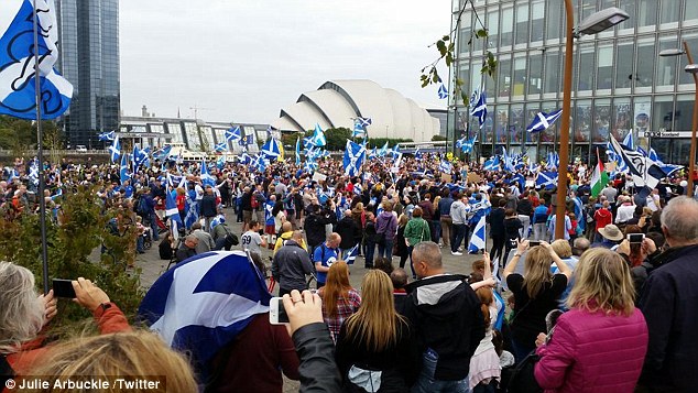 1410709044009_wps_69_Protest_outside_BBC_Glasg.jpg