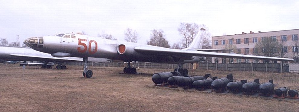 ru_monino_aircraft_tu16_01.jpg