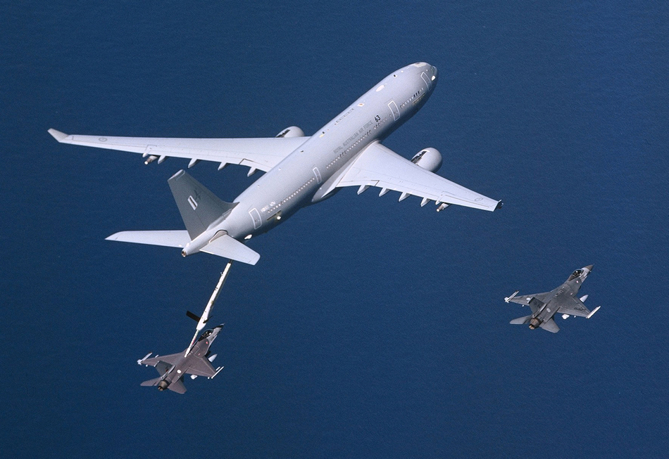 RAAF-A330-MRTT-refuelling-F-16.jpg