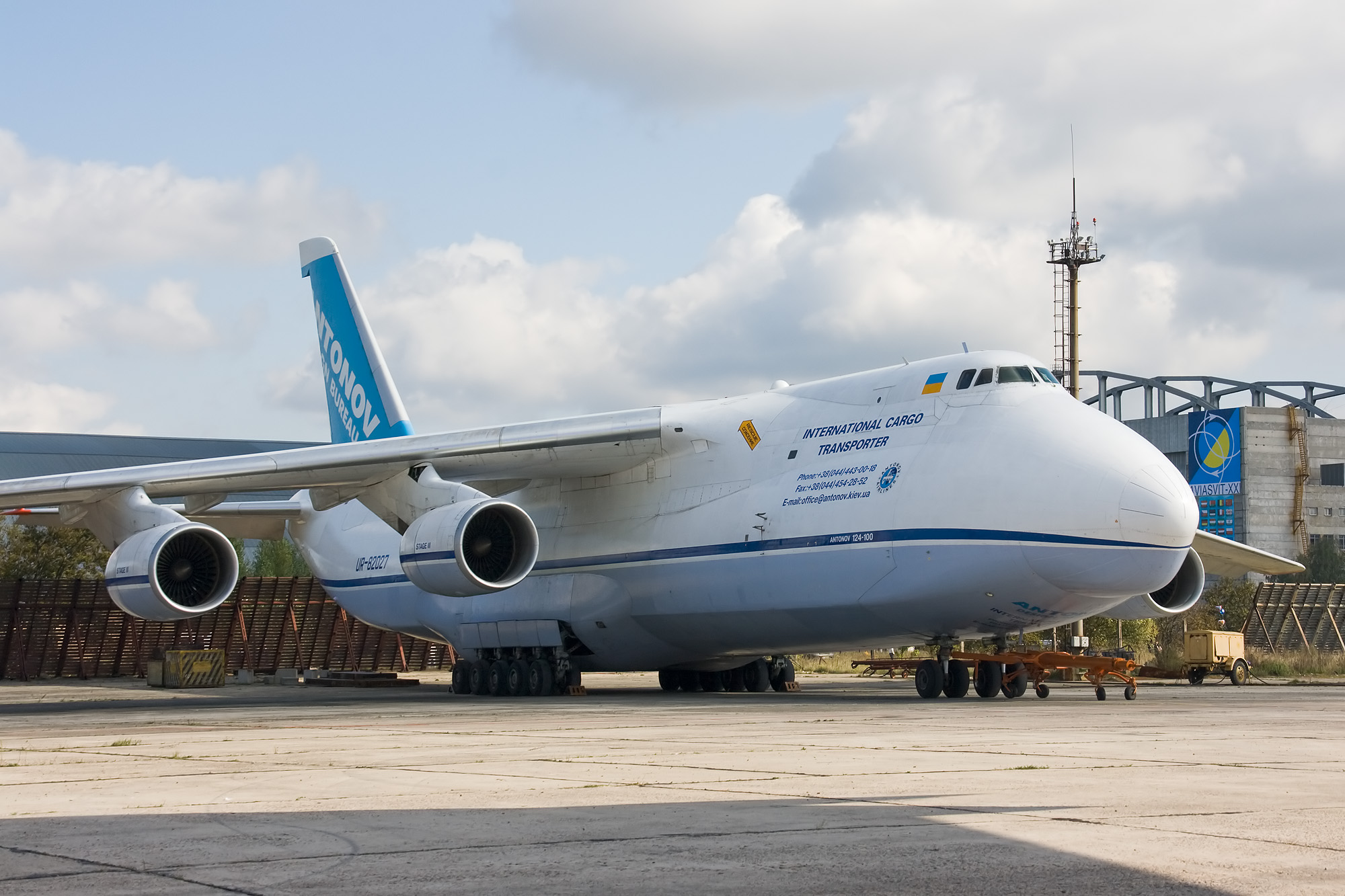 Antonov_An-124.jpg