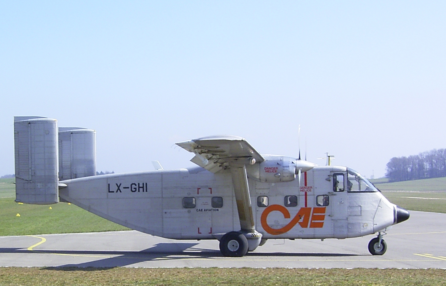 Short_S.C.7_Skyvan_LX-GHI_EDMB_20030413.jpg