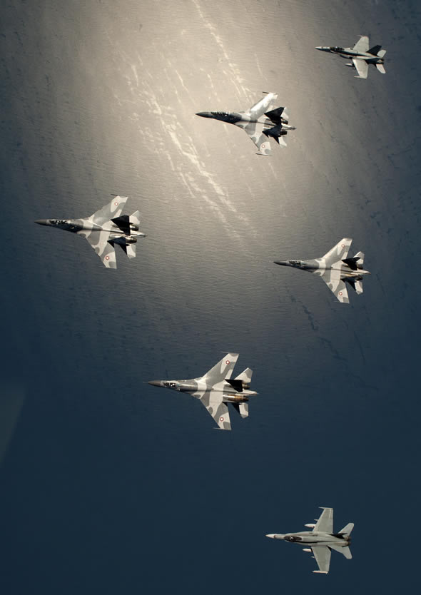 indo_au_formation_su30_su-27_fa-18.jpg