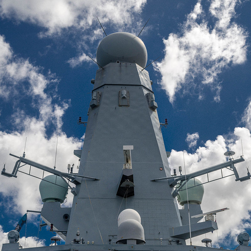 800px-HMS_Daring_SAMPSON_is_a_multi-function_AESA_radar.jpg