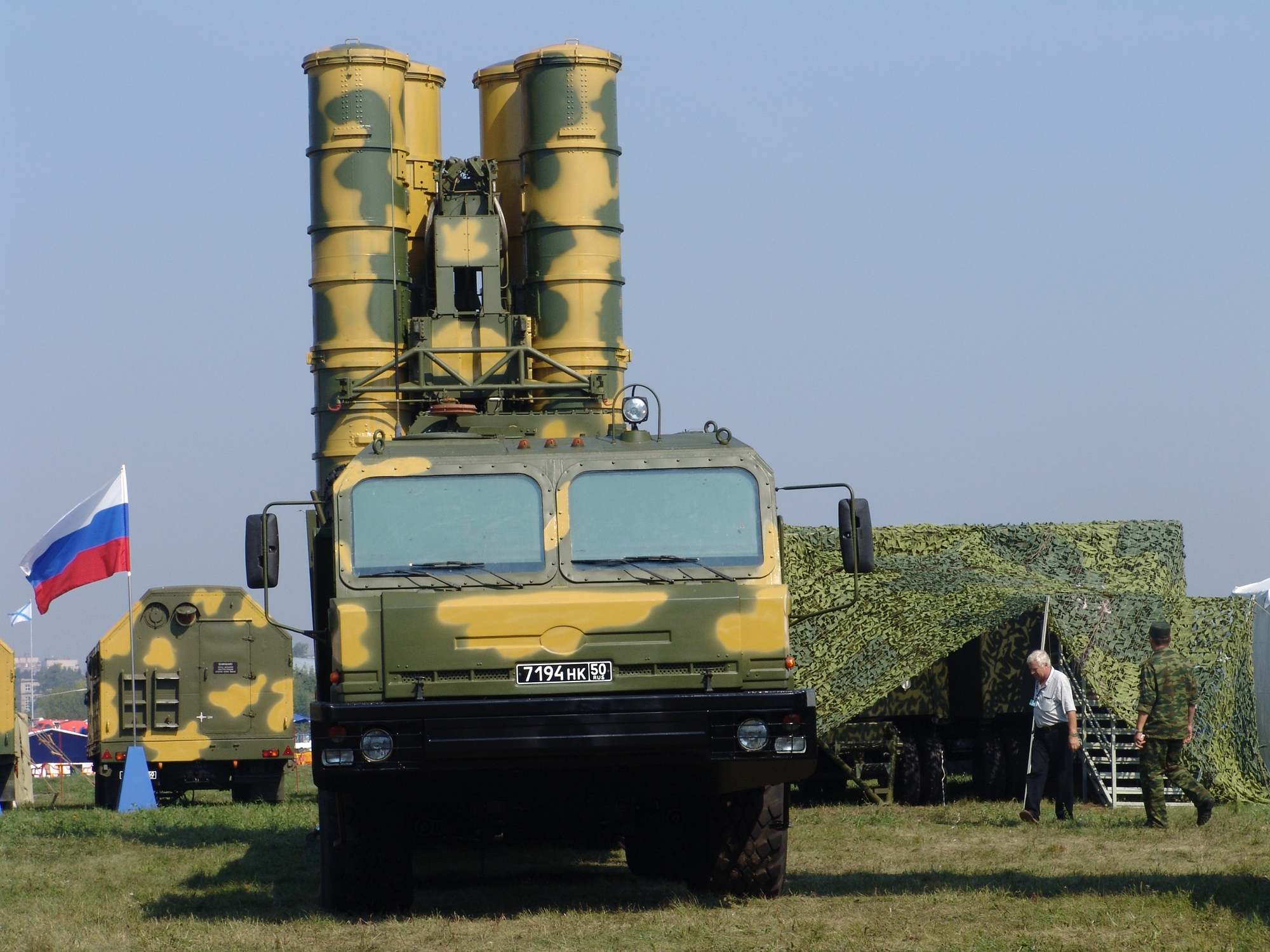 5P85TE2_TEL_(S-300PMU2)_at_MAKS-2007.jpg