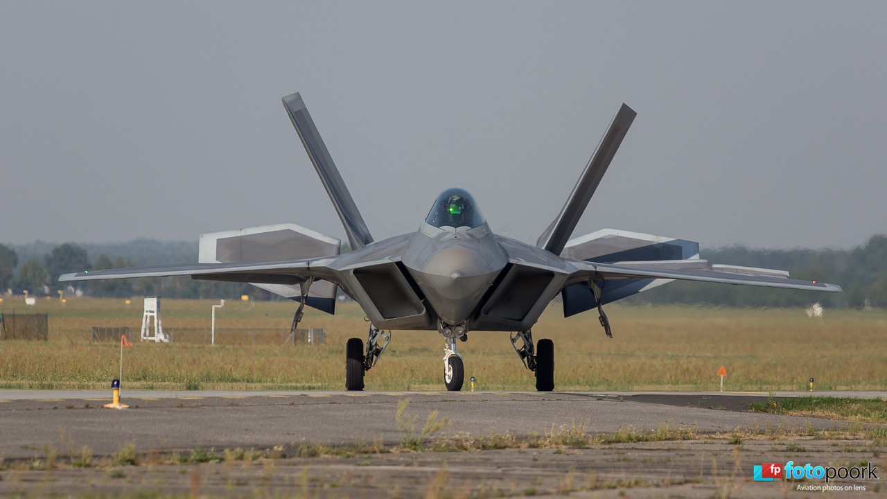 F-22s-in-Poland_07.jpg