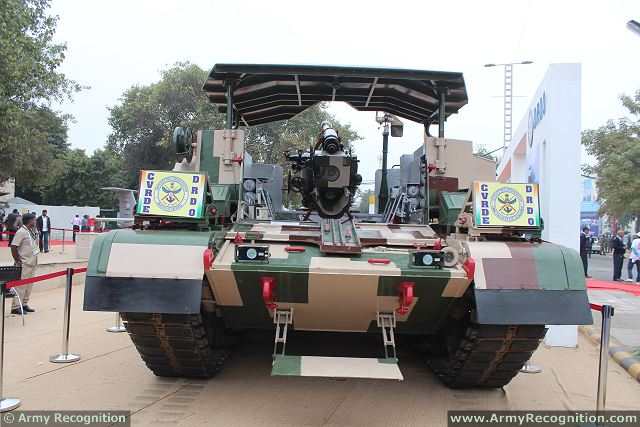 Catapult_Mk-II_Arjun_130mm_tracked_self-propelled_howitzer_India_Indian_defense_industry_Defexpo_2014_002.jpg