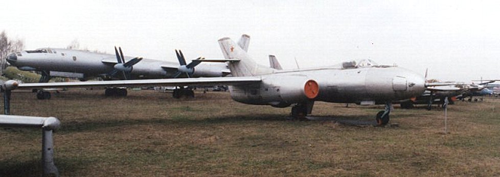 ru_monino_aircraft_yak25rv_02.jpg