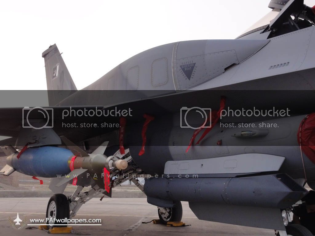 F-16_bk52_c_gbu_10.jpg