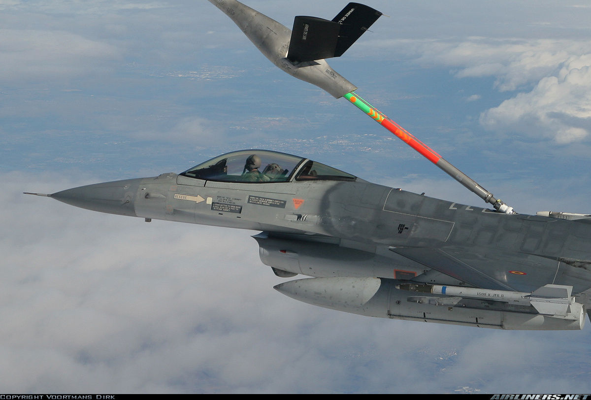 f16refuel.jpg