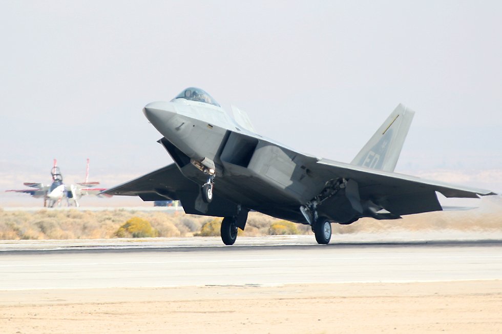 F22Landing11oClock_1.jpg