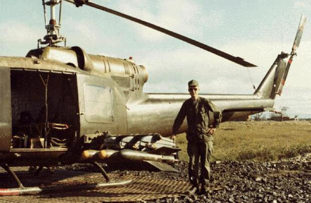 uh-1_gunship_m22_01.jpg