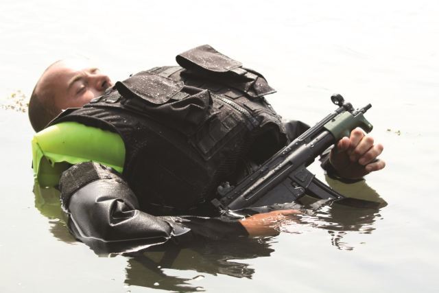 BCB_International_inflatable_body_armour_to_offer_high_protection_for_soldiers_in_the_water_640_001.jpg