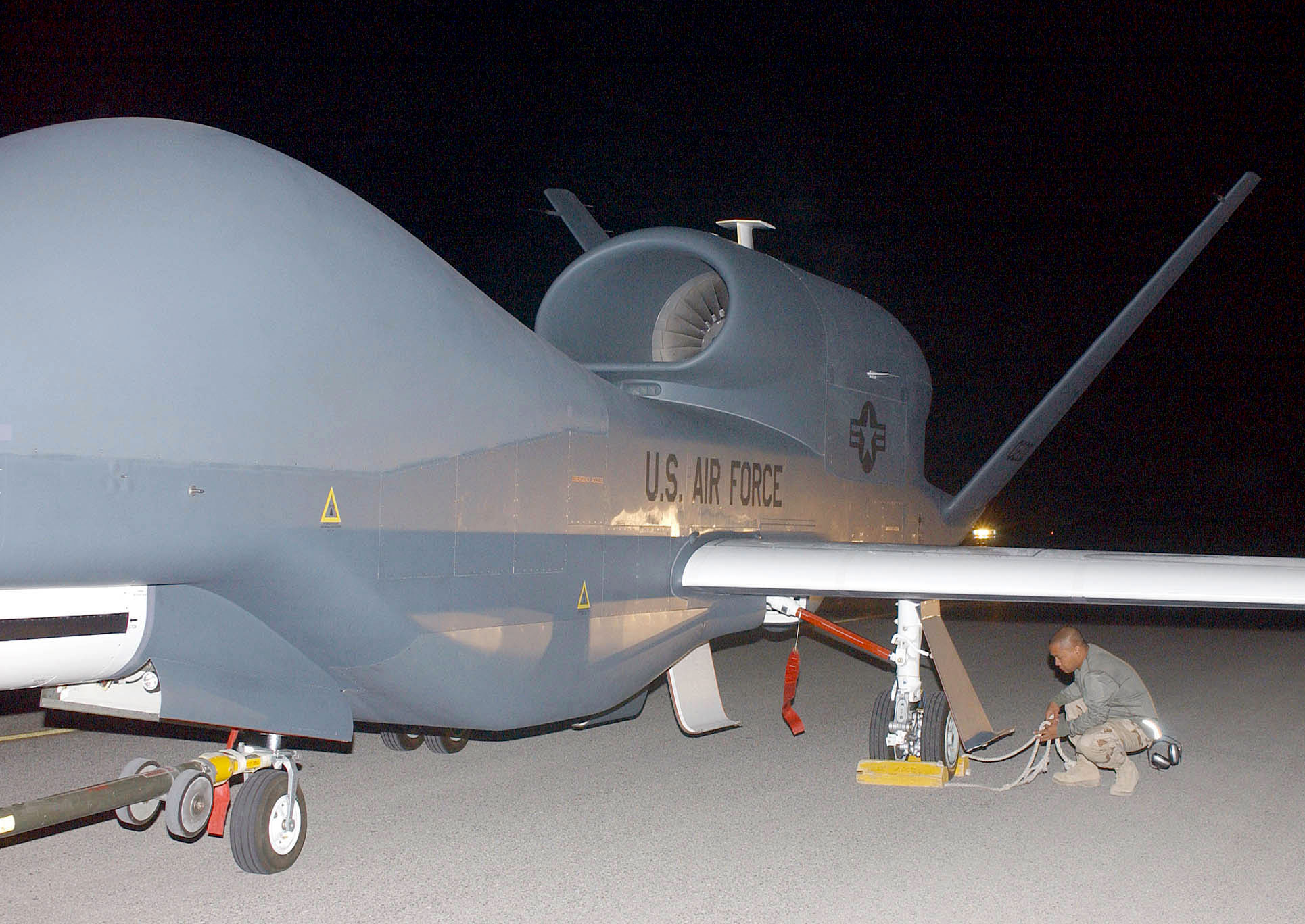 Global_Hawk_undergoing_maintenance.jpg