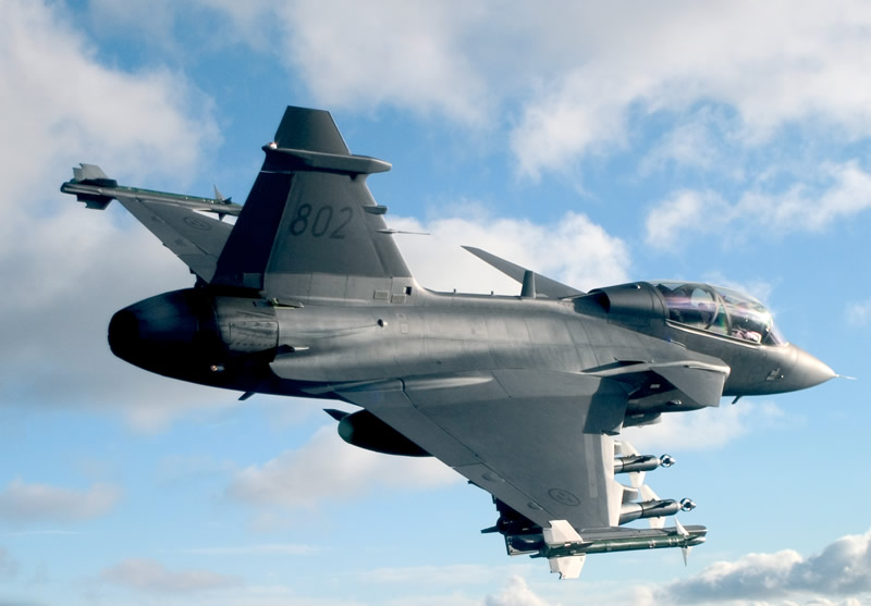 air_jas-39_gripen_behind_lg.jpg