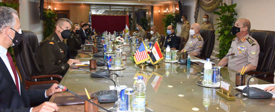 وزير الدفاع يلتقى قائد الحرس الوطنى الأمريكى (7)