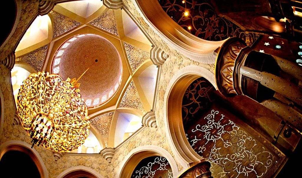 sheikh-zayed-mosque-in-dubai-interior.jpg