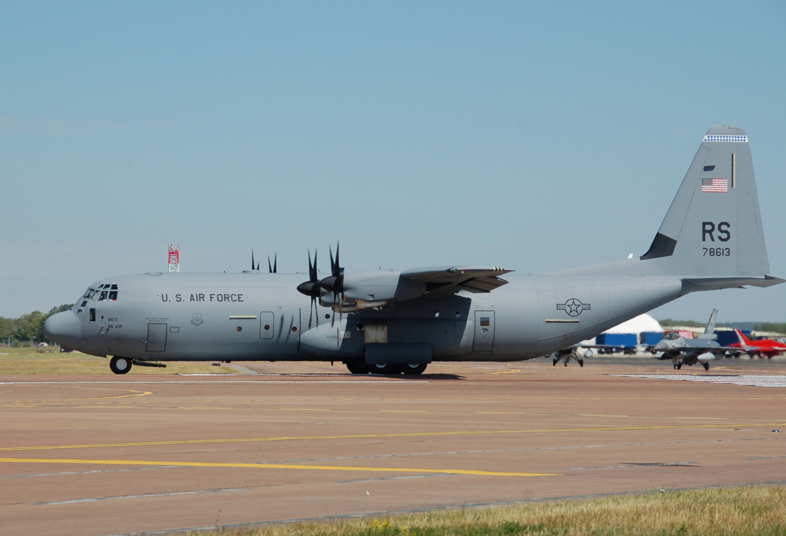 USAF_C-130J_Super_Hercules_at_RIAT_2010_arp.jpg