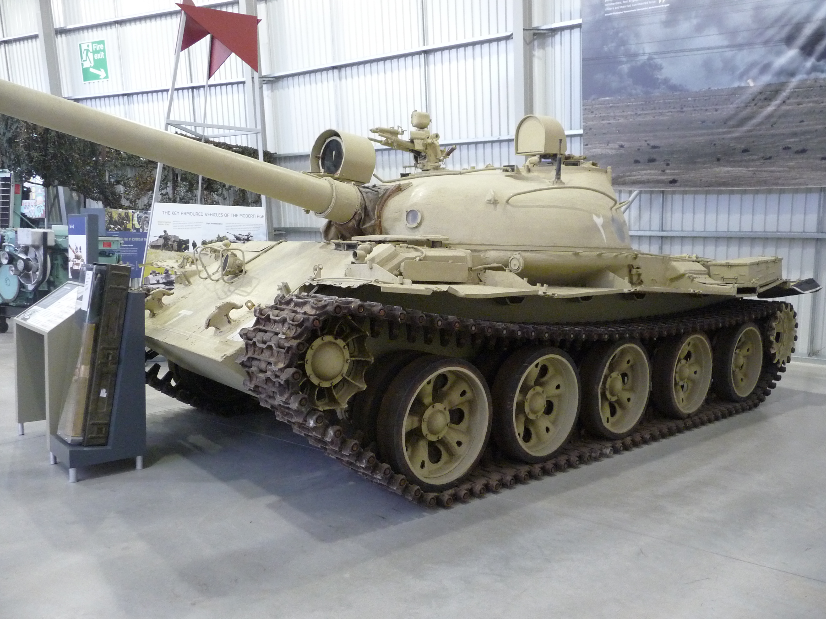 Ex-Iraqi_T-62_tank_at_the_Bovington_Tank_Museum.jpg