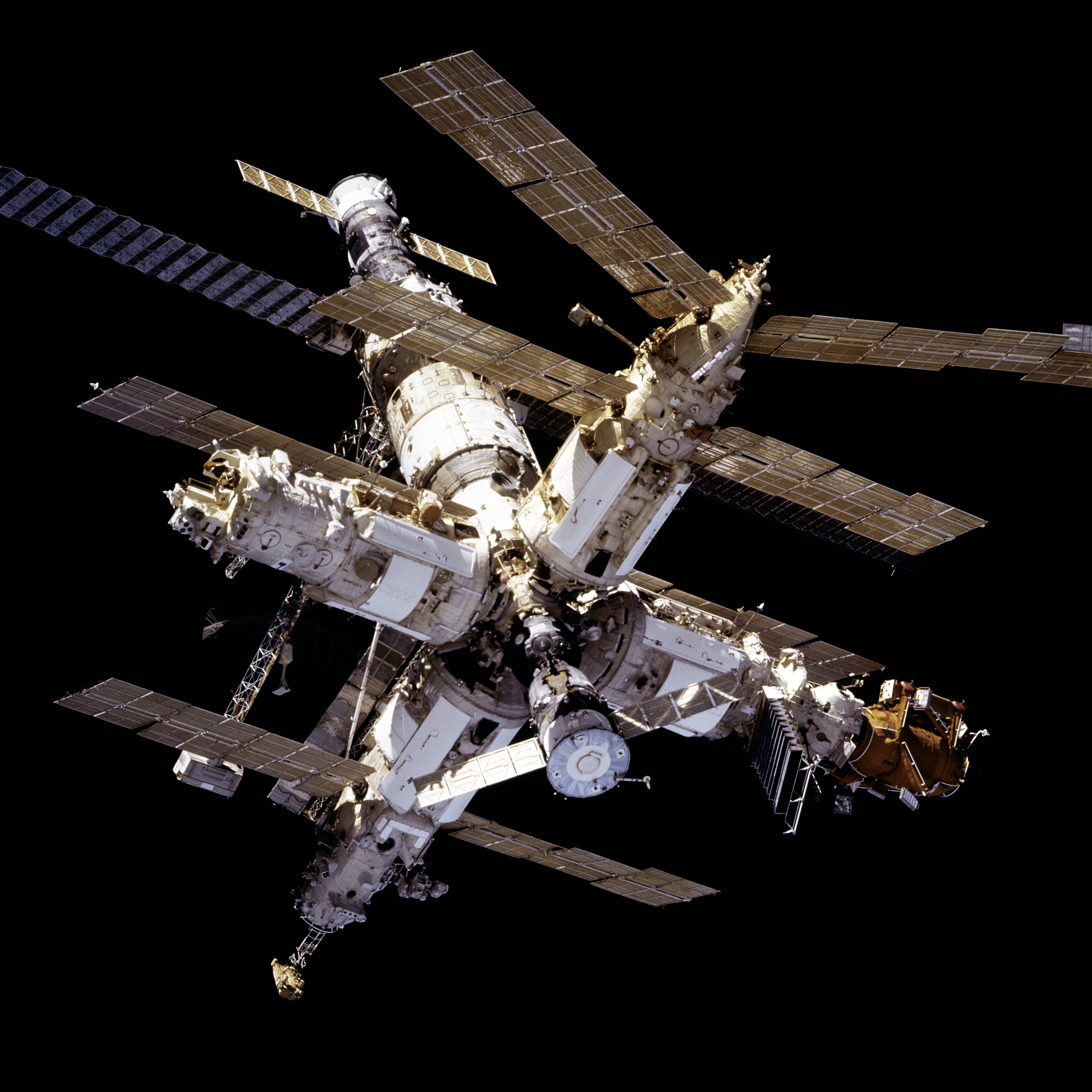 Mir_from_STS-81.jpg